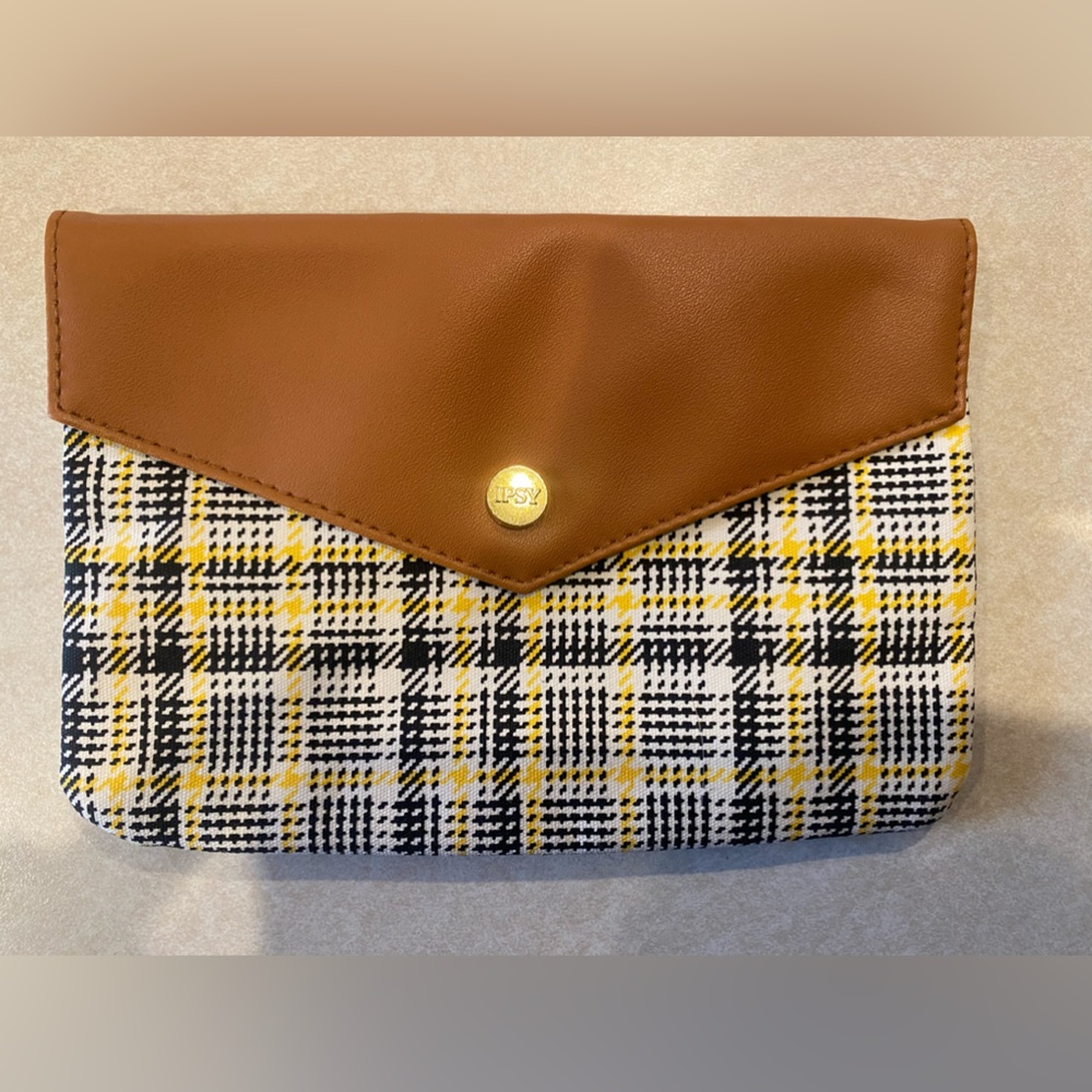 Small pouch